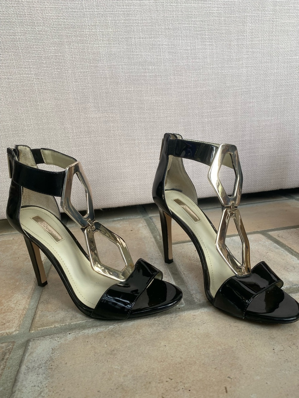 BCBGeneration “Cayce” Black + Silver Patent T-Strap Pumps – Size 7